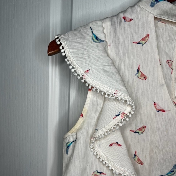 Sweet Wanderer flutter cap sleeve key hole blouse top birds ivory white small - Picture 2 of 10